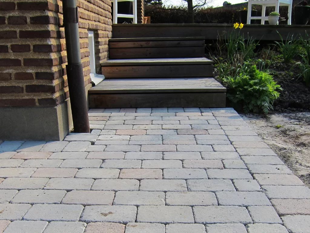 Plattlaggning runtom garage pool Jarfalla Jakobsberg