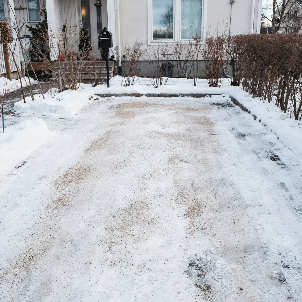 snorojning plogning vinterunderhall halkbekampning kista stockholm